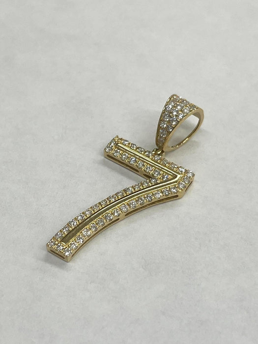 NO BRAND Number 7 Diamond Top Pendant