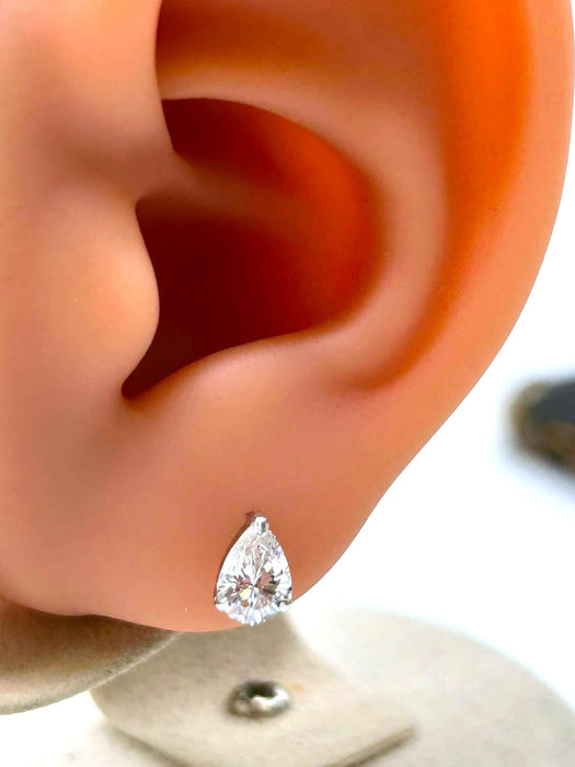 NO BRAND Pear Shape Diamond Stud Earrings