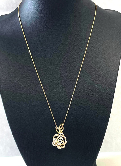 NO BRAND Rose Diamond Necklace