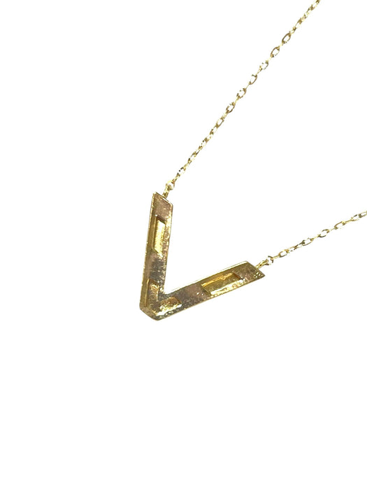 NO BRAND V Initial Necklace