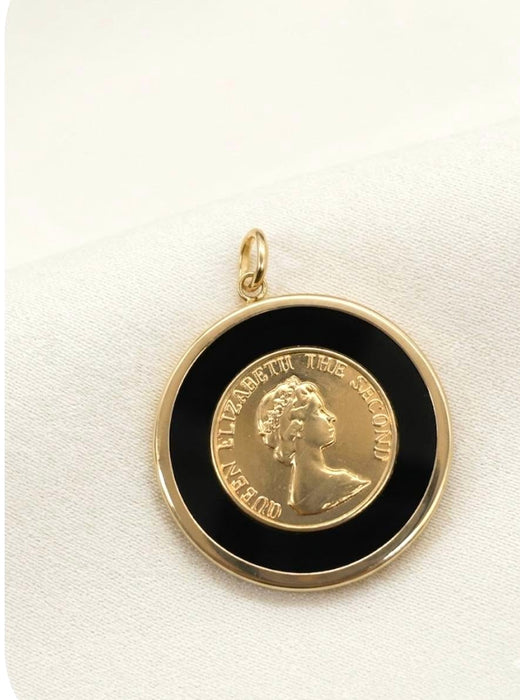 NO BRAND Queen Elizabeth Onyx Coin Top Pendant