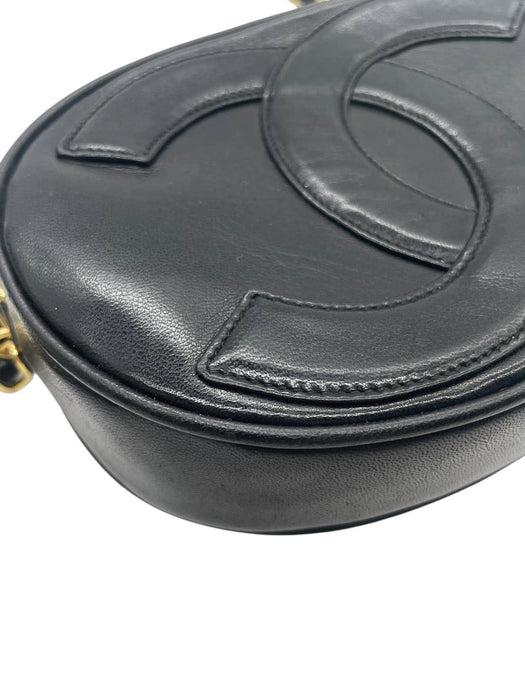 CHANEL CC Logo Tassel Oval Chain Shoulder Bag