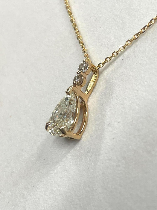 NO BRAND Pear Shape 3P Diamond Necklace