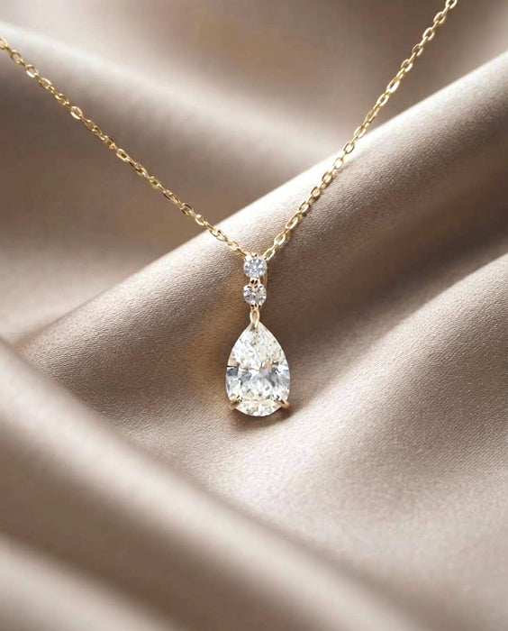 NO BRAND Pear Shape 3P Diamond Necklace