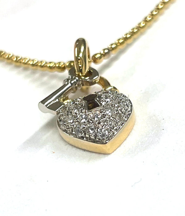 NO BRAND Heart Key Cluster Diamond Necklace