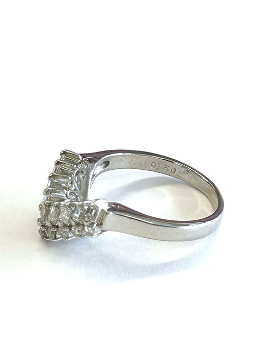 NO BRAND V Baguette Diamond Ring
