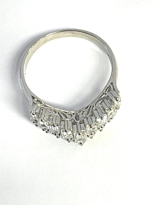 NO BRAND V Baguette Diamond Ring