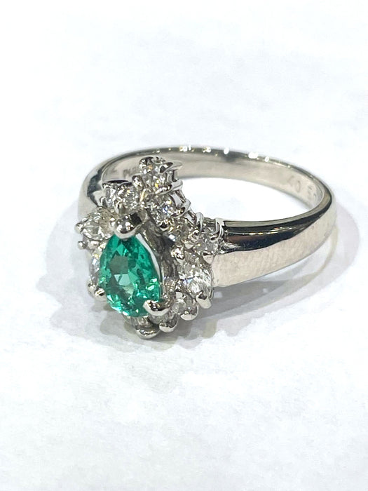 NO BRAND Emerald & Cluster Diamond Ring