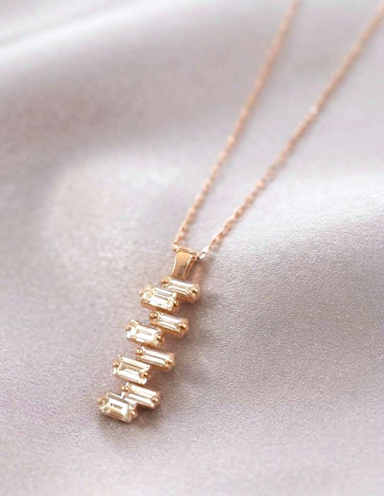 NO BRAND 8P Emerald Cut Diamond Necklace