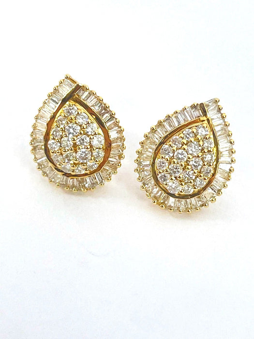 NO BRAND Pear Shape Diamond Stud Earrings