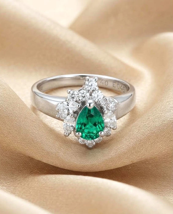 NO BRAND Emerald & Cluster Diamond Ring