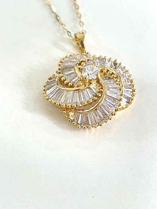 NO BRAND Spiral Baguette Diamond Necklace