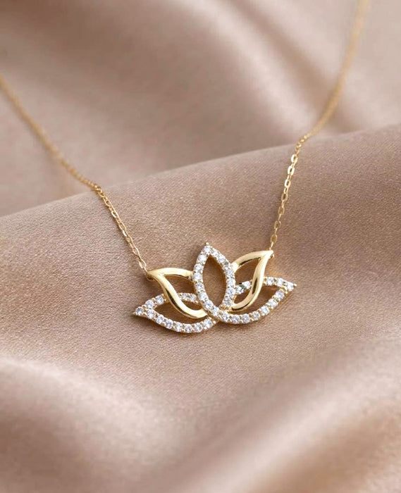 NO BRAND Lotus Flower Diamond Necklace