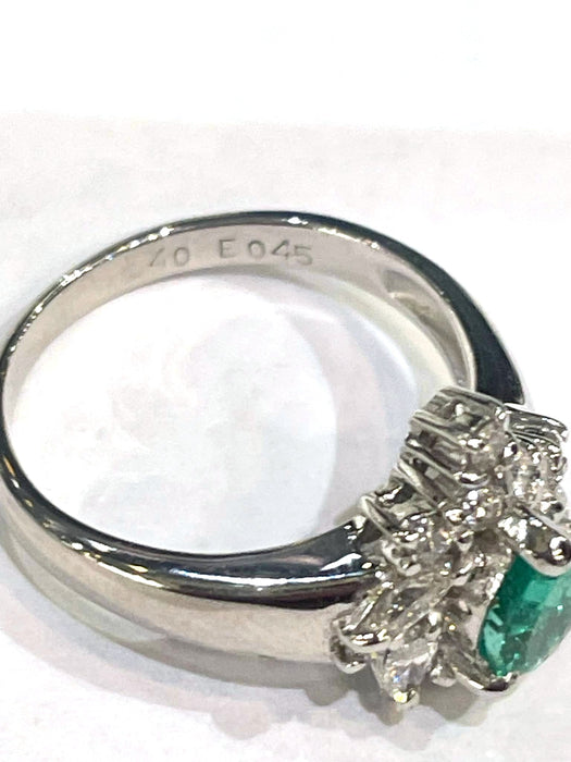 NO BRAND Emerald & Cluster Diamond Ring