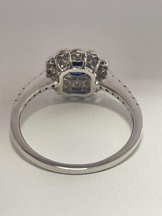 NO BRAND Sapphire & Cluster Diamond Ring
