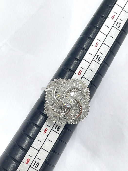 NO BRAND Spiral Baguette Diamond Ring