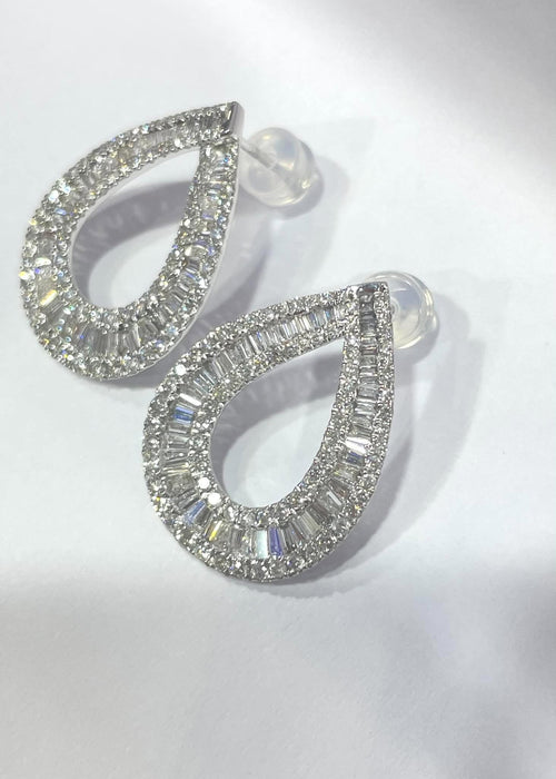 NO BRAND Pear Shape Baguette Diamond Stud Earrings