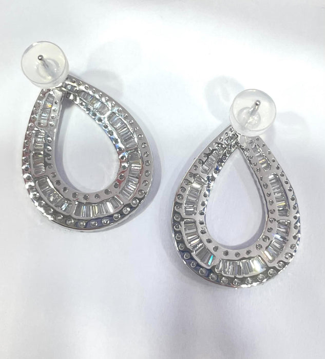 NO BRAND Pear Shape Baguette Diamond Stud Earrings