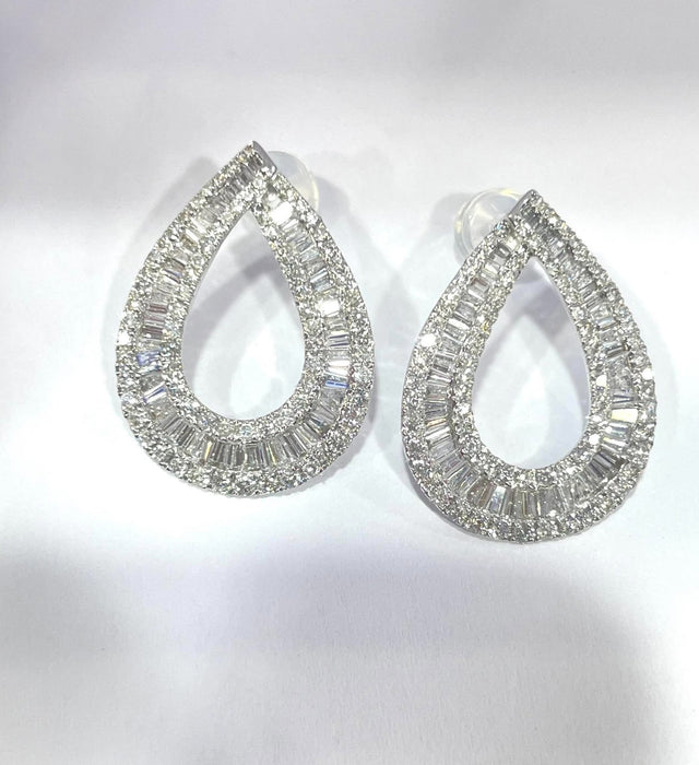 NO BRAND Pear Shape Baguette Diamond Stud Earrings