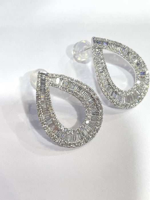 NO BRAND Pear Shape Baguette Diamond Stud Earrings