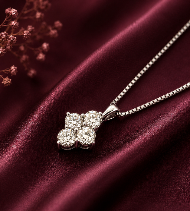 NO BRAND Clover Diamond Necklace
