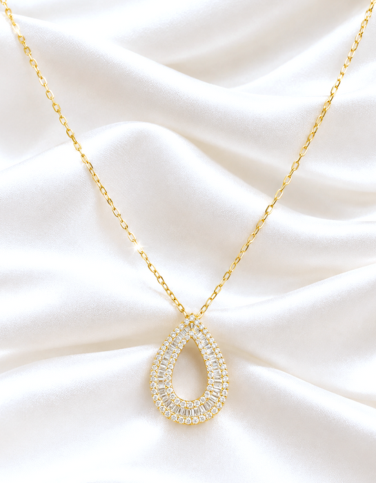 NO BRAND Pear Shape Baguette Diamond Necklace
