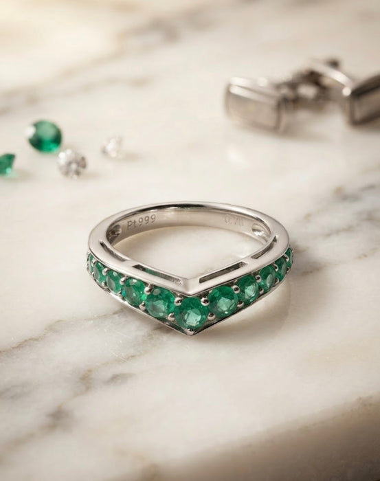 NO BRAND V Emerald Ring