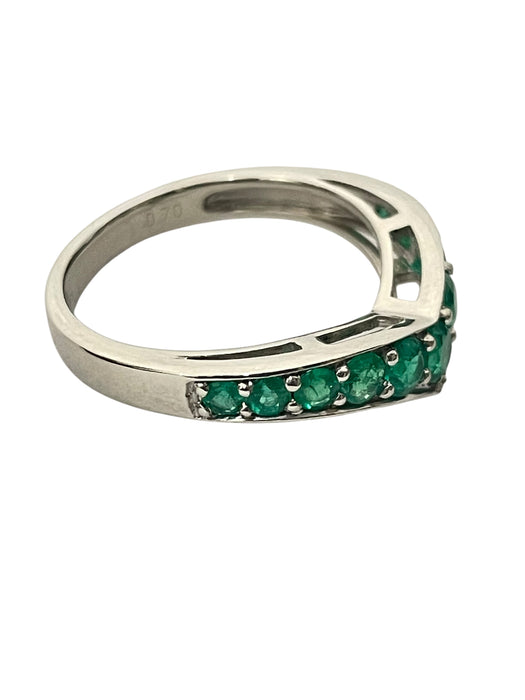 NO BRAND V Emerald Ring