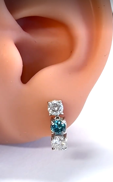 NO BRAND Blue & White Diamond Stud Earrings